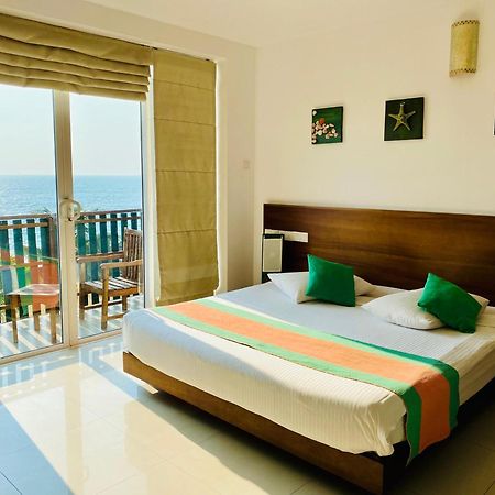 Saprin Beach Resort Uswetakeiyawa Eksteriør bilde