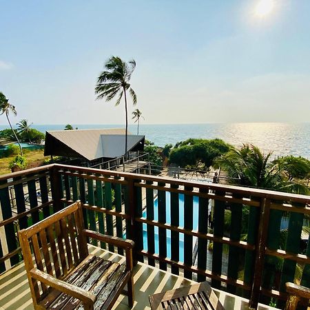 Saprin Beach Resort Uswetakeiyawa Eksteriør bilde