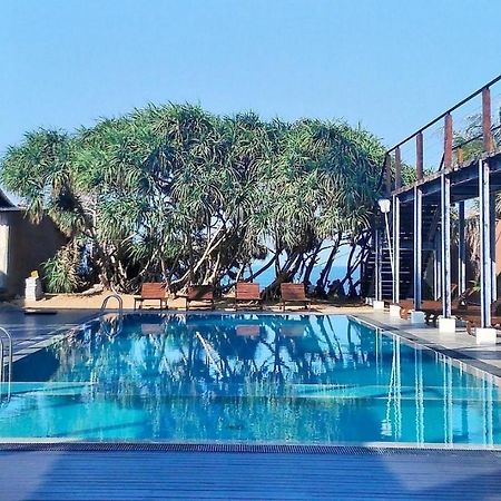 Saprin Beach Resort Uswetakeiyawa Eksteriør bilde