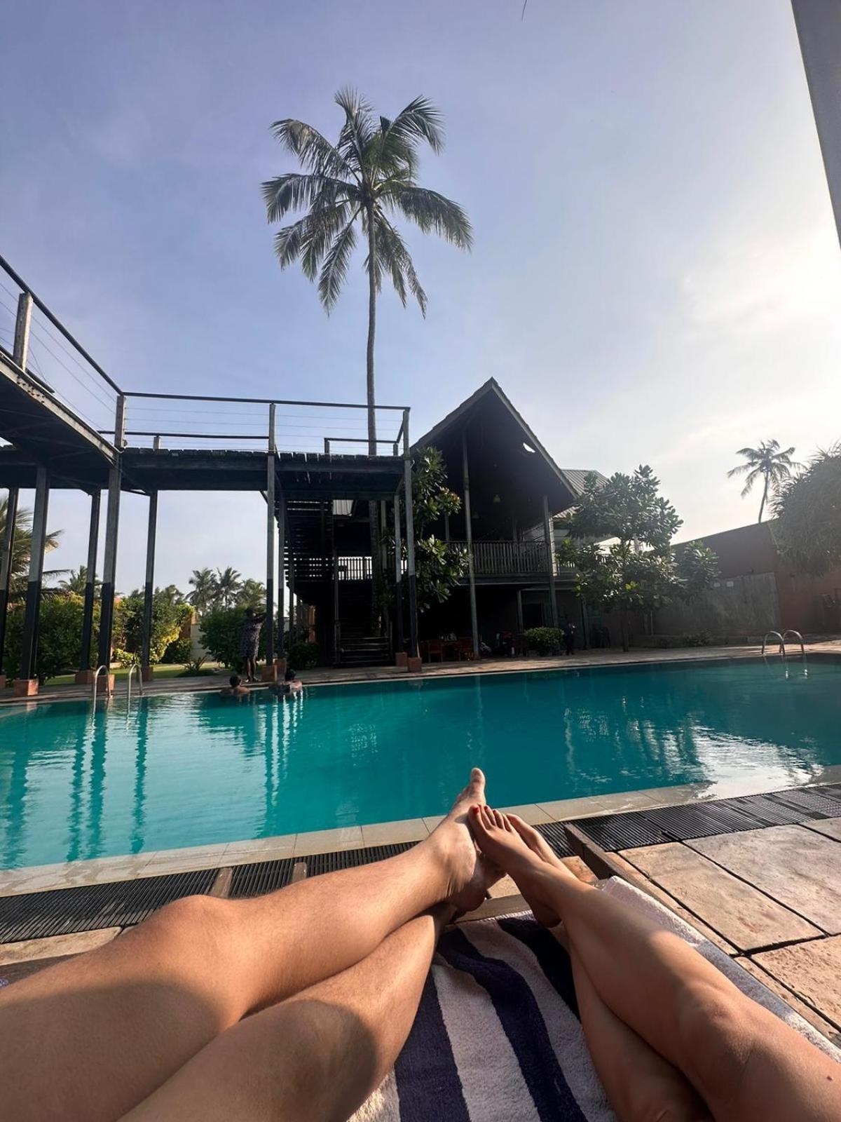 Saprin Beach Resort Uswetakeiyawa Eksteriør bilde