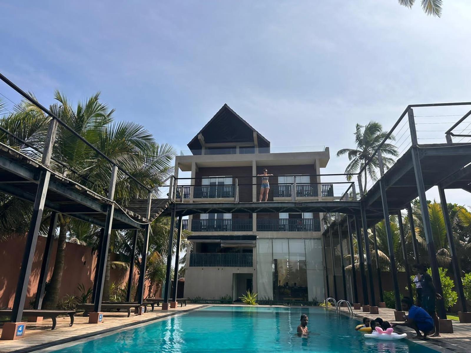 Saprin Beach Resort Uswetakeiyawa Eksteriør bilde