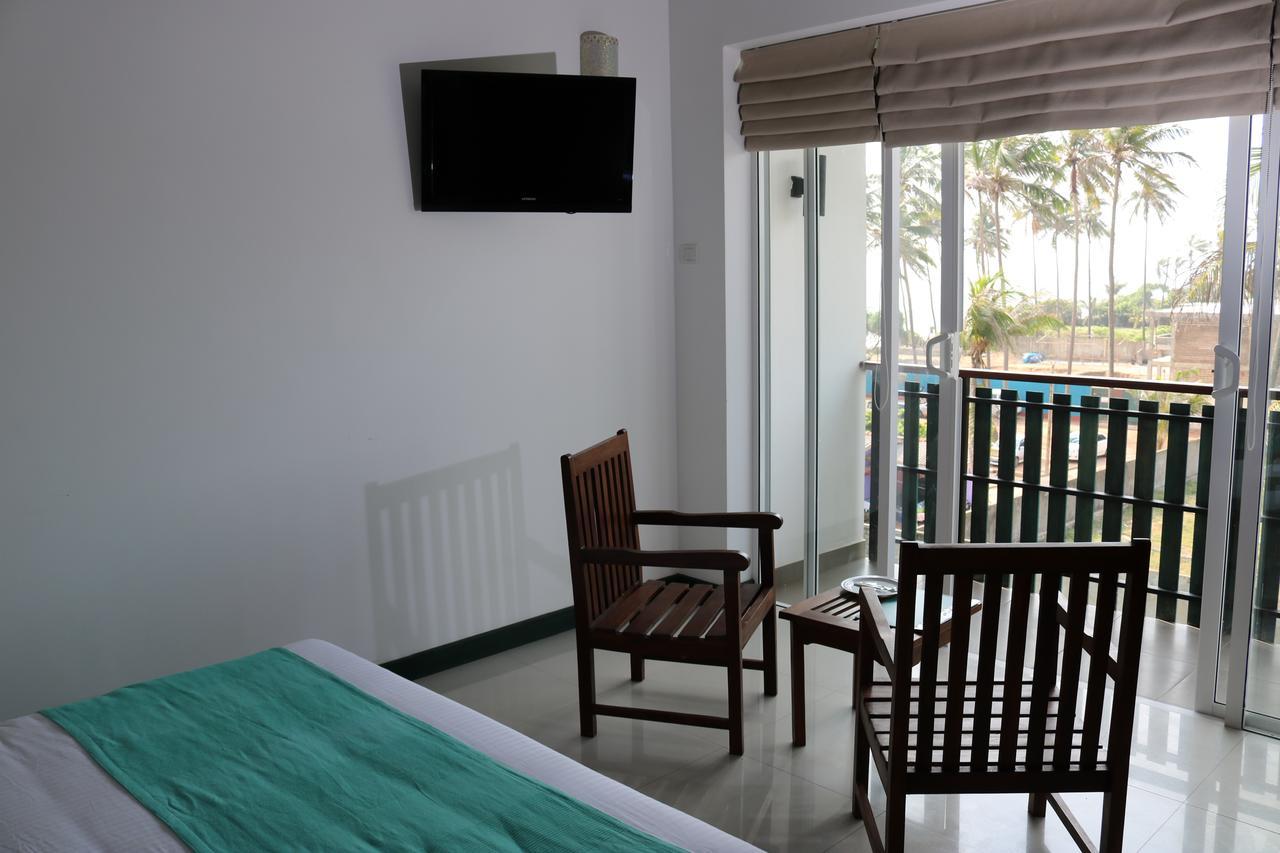 Saprin Beach Resort Uswetakeiyawa Eksteriør bilde