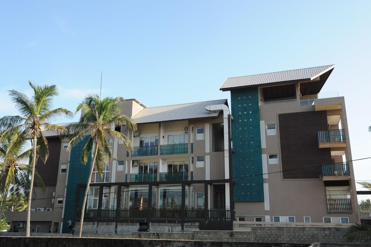 Saprin Beach Resort Uswetakeiyawa Eksteriør bilde