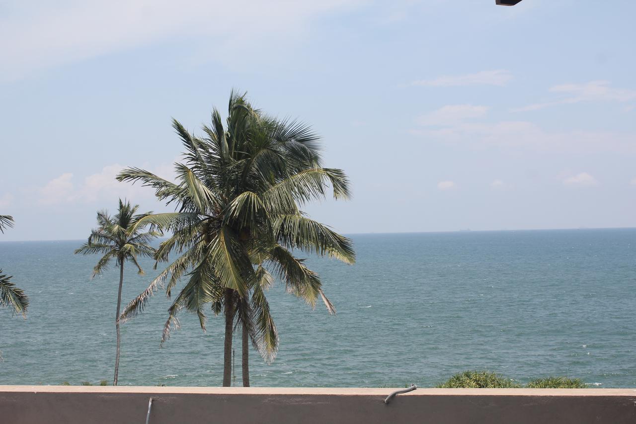 Saprin Beach Resort Uswetakeiyawa Eksteriør bilde