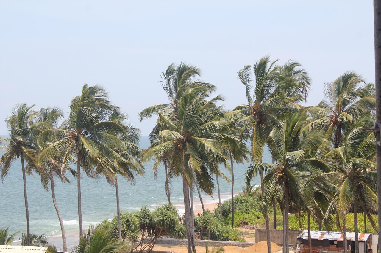 Saprin Beach Resort Uswetakeiyawa Eksteriør bilde