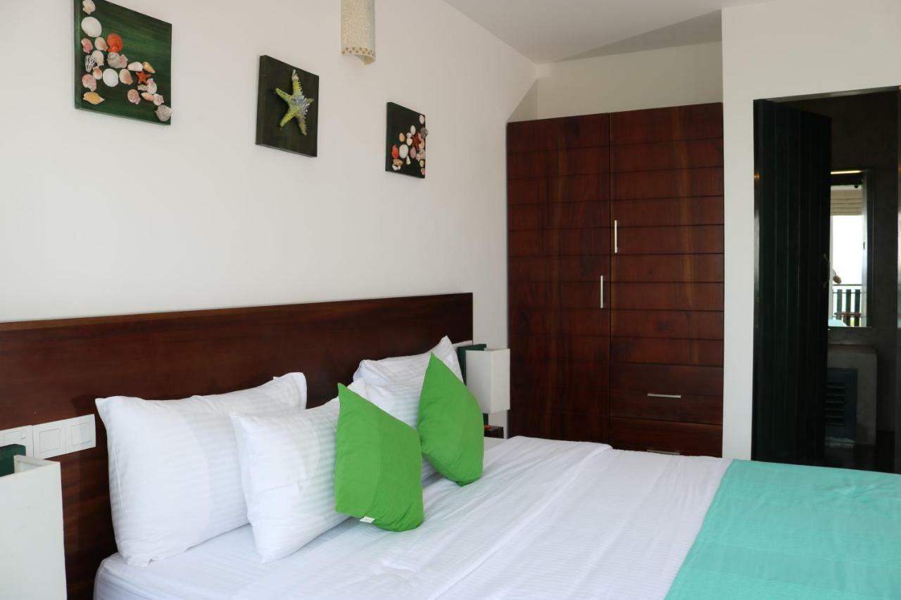 Saprin Beach Resort Uswetakeiyawa Eksteriør bilde